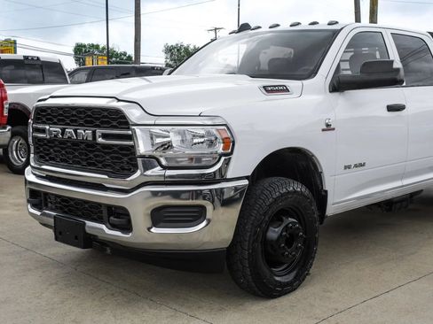 Used 2022 RAM 3500 Tradesman w/ Chrome Appearance Group AWD/4WD image 16
