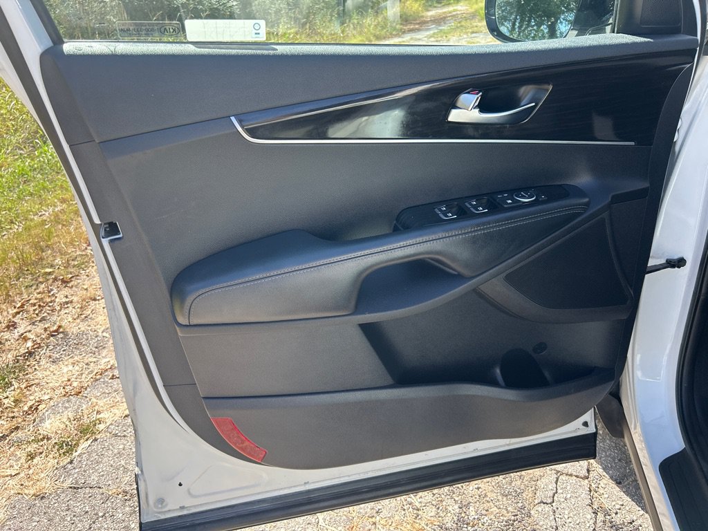 Used 2019 Kia Sorento AWD V6 image 7