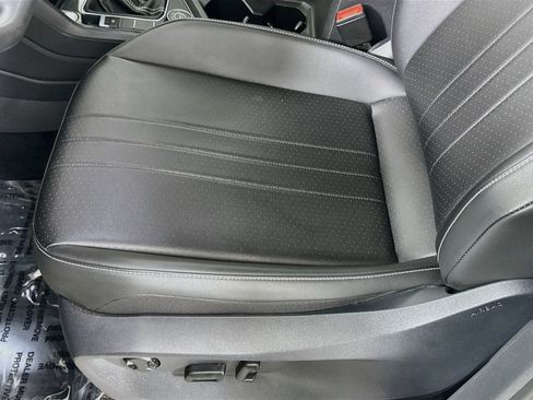 Certified 2024 Volkswagen Tiguan SE R-Line AWD/4WD image 12
