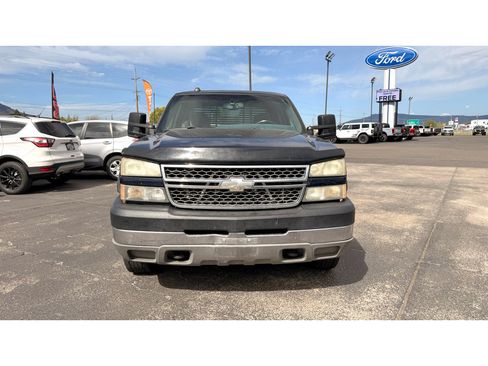 Used 2005 Chevrolet Silverado 2500 LS w/ Heavy-Duty Power Package AWD/4WD image 3