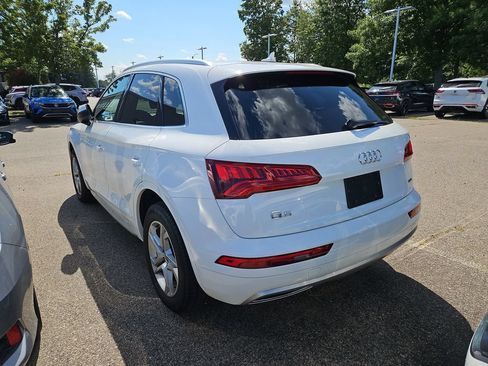 Used 2019 Audi Q5 2.0T Premium w/ Convenience Package AWD/4WD image 2