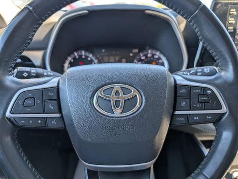 Used 2022 Toyota Highlander XLE image 20