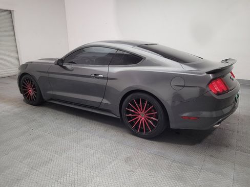 Used 2017 Ford Mustang Coupe RWD image 3