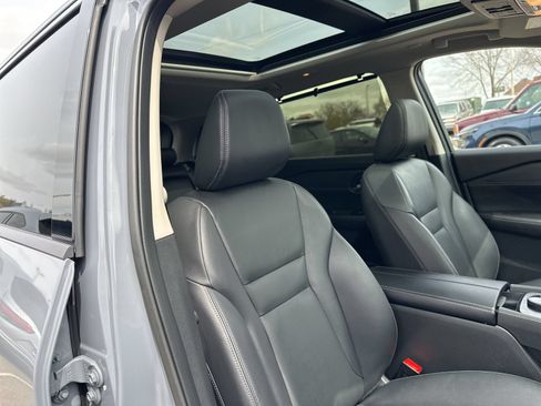 Used 2025 Nissan Rogue SL w/ SL Premium Package AWD/4WD image 36