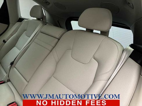 Used 2019 Volvo XC60 T5 Momentum w/ Multimedia Package image 16