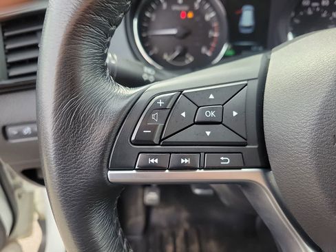 Used 2017 Nissan Rogue SV image 21