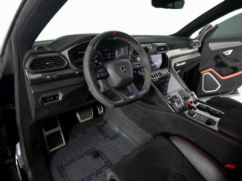 Used 2023 Lamborghini Urus Performante AWD/4WD image 15