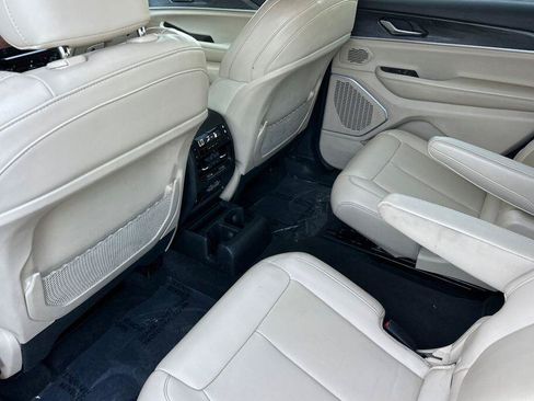 Used 2022 Jeep Grand Cherokee L Limited AWD/4WD image 12