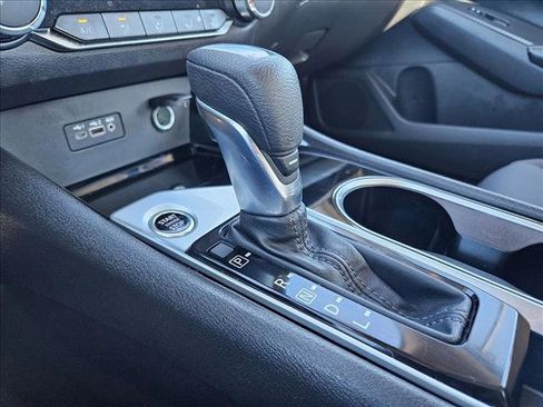 Used 2024 Nissan Altima 2.5 SV image 12