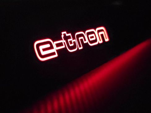 Used 2022 Audi RS e-tron GT w/ Carbon Performance Package AWD/4WD image 64