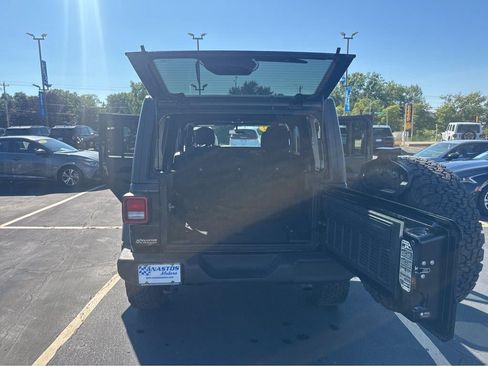 Used 2022 Jeep Wrangler Unlimited Sport AWD/4WD image 12
