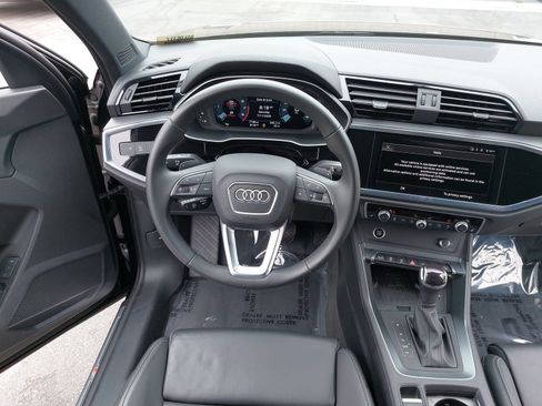 Certified 2025 Audi Q3 2.0T Premium w/ Convenience Package AWD/4WD image 16