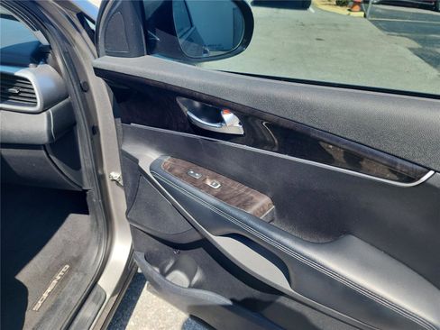 Used 2018 Kia Sorento FWD image 27