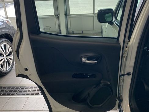 Used 2021 Jeep Renegade Latitude image 15