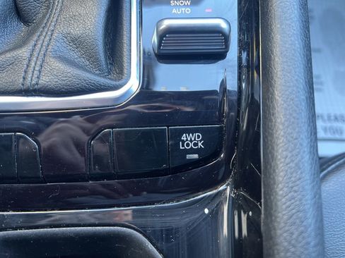 Used 2025 Jeep Compass Limited image 22