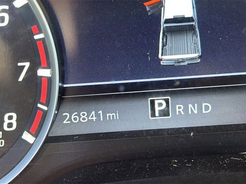 Used 2024 Nissan Titan SV w/ SV Convenience Package image 10