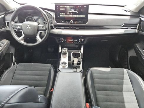 Used 2025 Mitsubishi Outlander SE AWD/4WD image 19