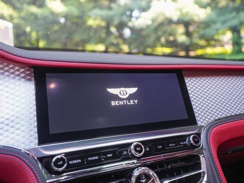 Used 2022 Bentley Flying Spur V8 image 35