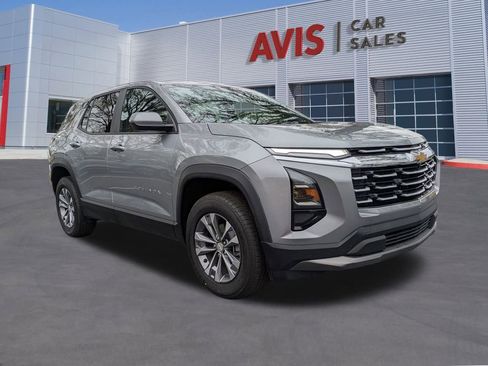 Used 2025 Chevrolet Equinox LT image 3