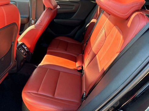 Used 2019 Volvo XC40 T5 Momentum image 15