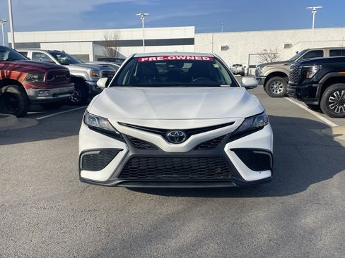 Used 2023 Toyota Camry SE image 2