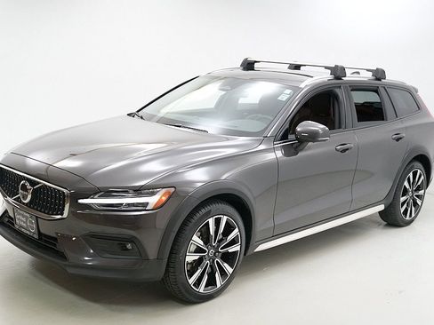 Certified 2025 Volvo V60 B5 Cross Country Ultra AWD/4WD image 7