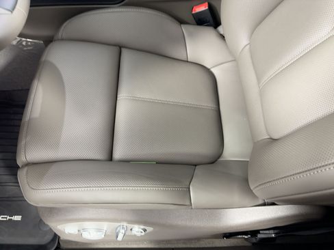 Certified 2026 Porsche Macan AWD/4WD image 14