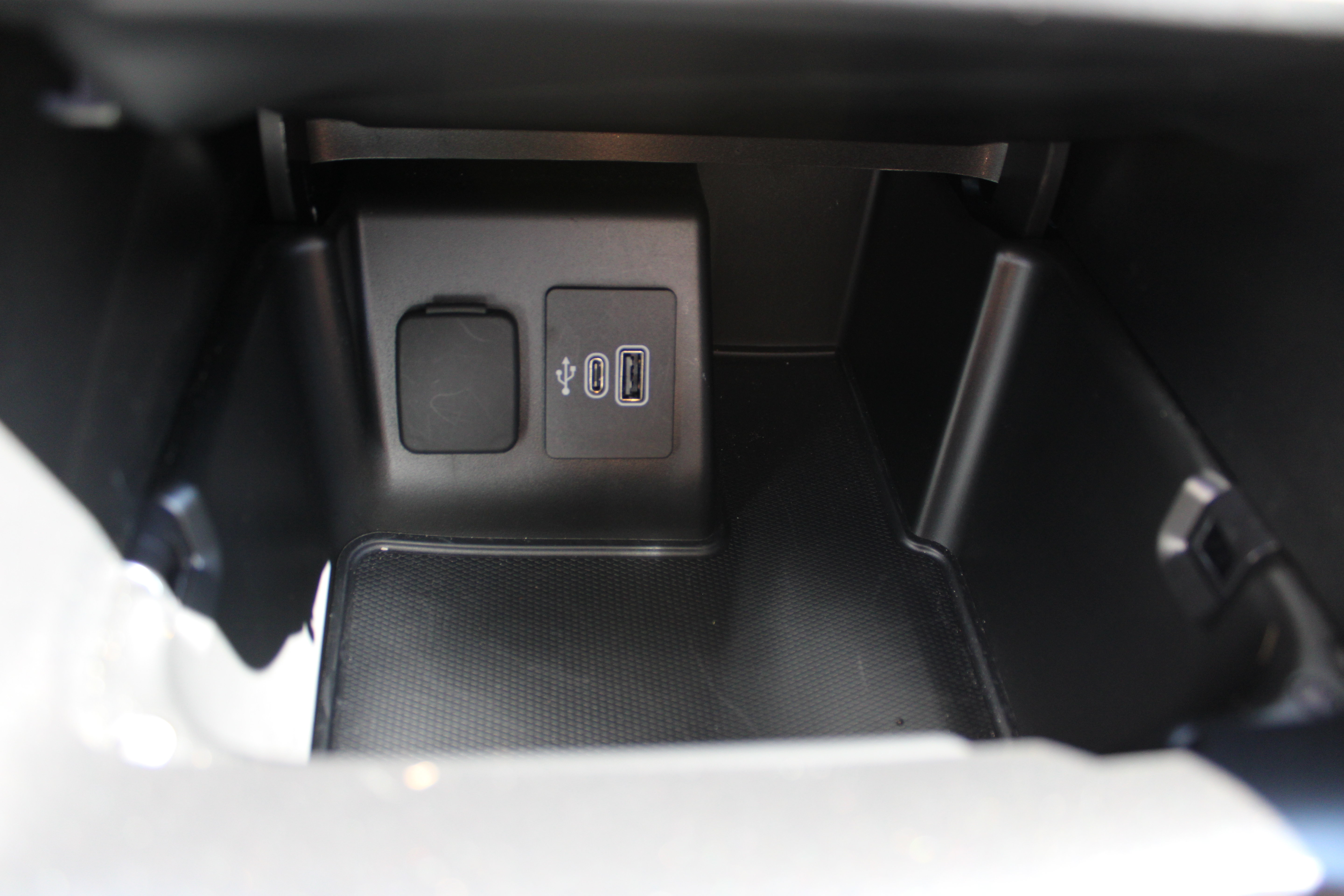 Used 2025 Ford Explorer Active RWD image 23