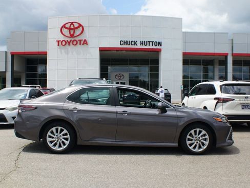 Used 2022 Toyota Camry LE FWD image 1