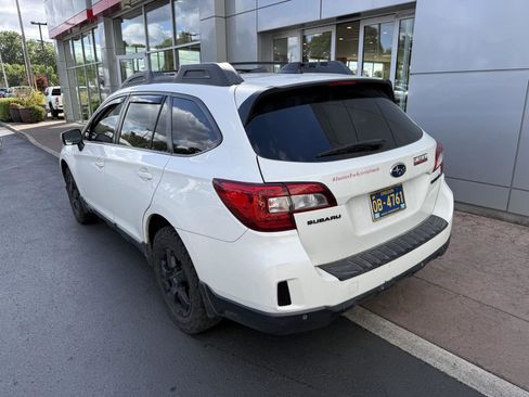 Used 2017 Subaru Outback 2.5i Limited AWD/4WD image 3