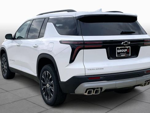 Used 2026 Chevrolet Traverse LT w/ Sun and Wheel Package FWD image 8