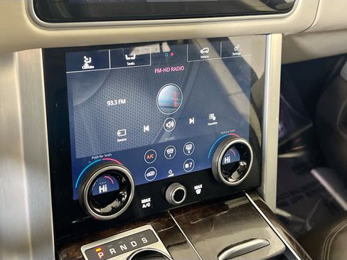 Used 2020 Land Rover Range Rover HSE image 15