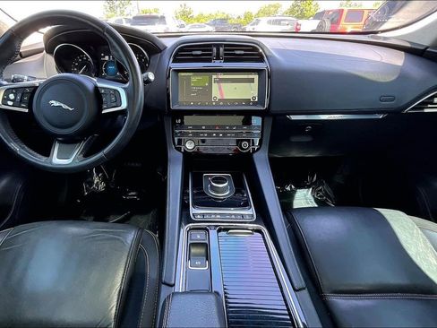 Used 2020 Jaguar F-PACE Prestige AWD/4WD image 9