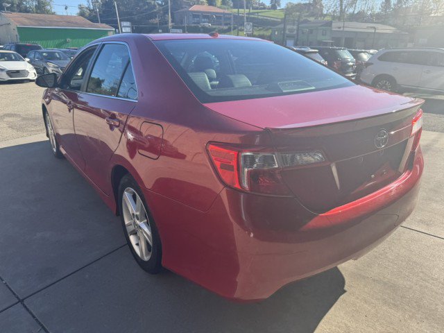Used 2014 Toyota Camry SE w/ Leather Package FWD image 5