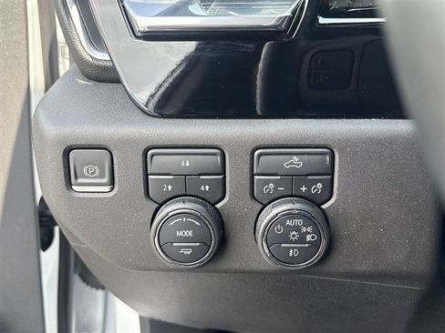 Used 2024 Chevrolet Silverado 2500 LT w/ Convenience Package AWD/4WD image 18