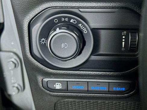 Used 2023 Jeep Wrangler Sahara image 16