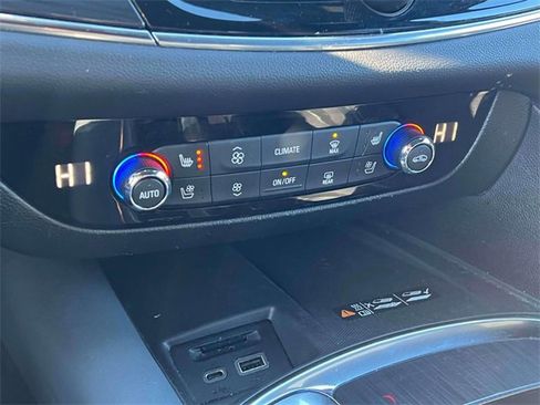 Used 2024 Buick Enclave Premium image 32