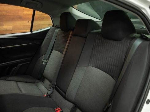 Used 2025 Toyota Camry SE image 11