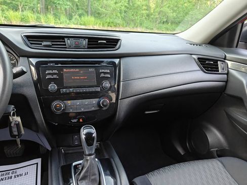 Used 2017 Nissan Rogue S AWD/4WD image 19