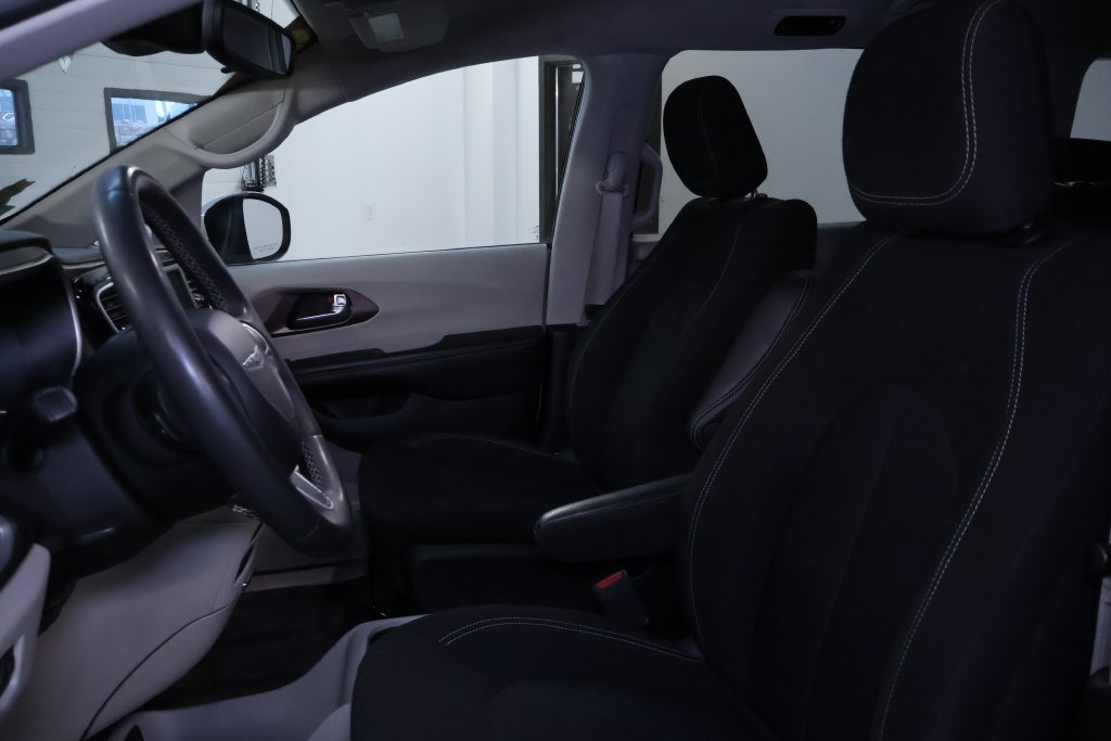 Used 2023 Chrysler Voyager LX FWD image 14