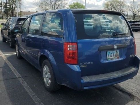 Used 2010 Dodge Grand Caravan SE image 3