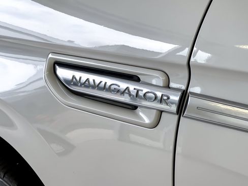 Used 2019 Lincoln Navigator Reserve AWD/4WD image 29