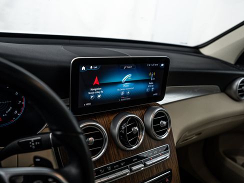 Used 2022 Mercedes-Benz GLC 300 4MATIC image 9