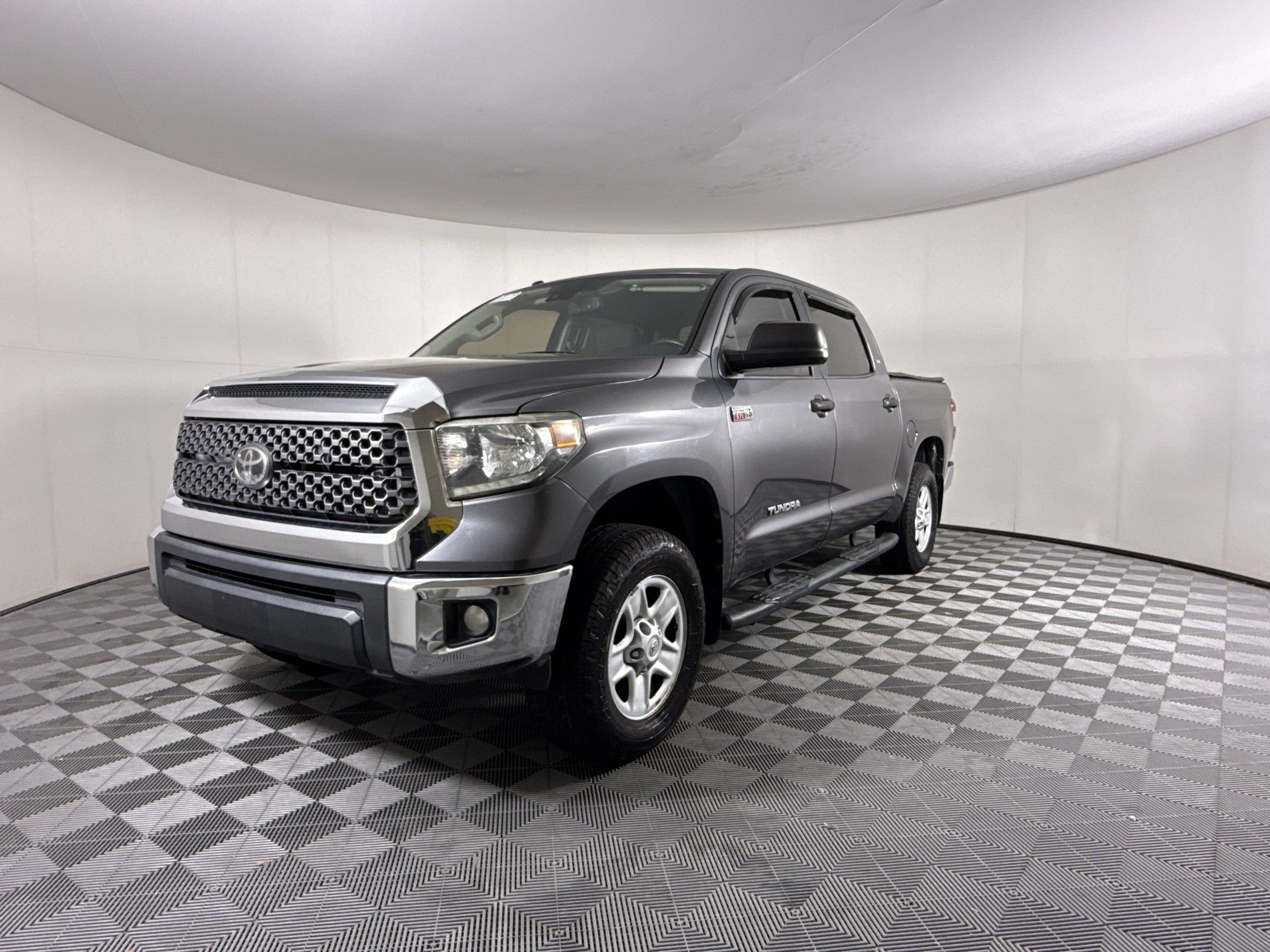 Used 2018 Toyota Tundra SR5 w/ SR5 Upgrade Package RWD image 1
