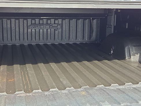 Used 2022 GMC Sierra 1500 AT4 w/ AT4 Preferred Package image 8