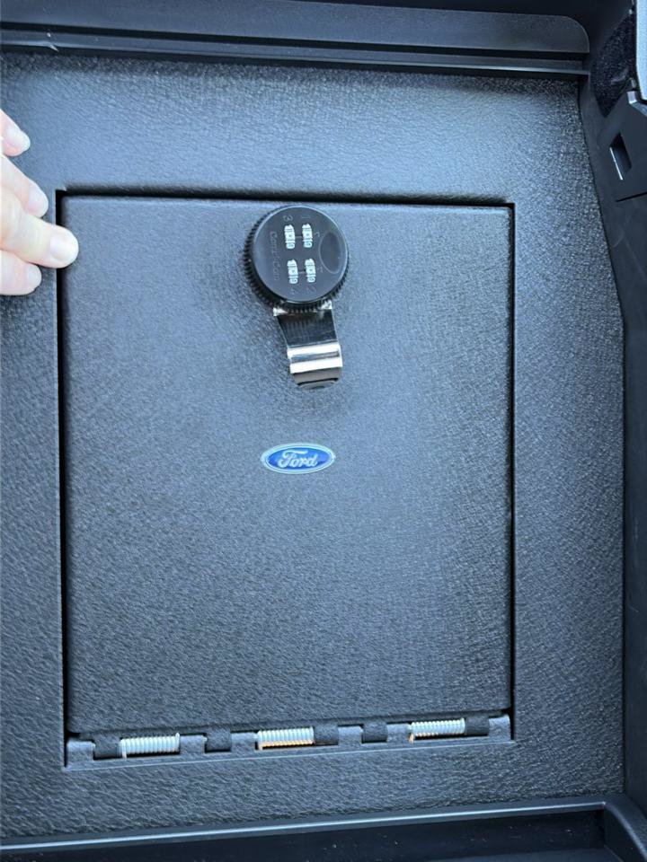 Used 2019 Ford F450 Platinum w/ Platinum Ultimate Package AWD/4WD image 11