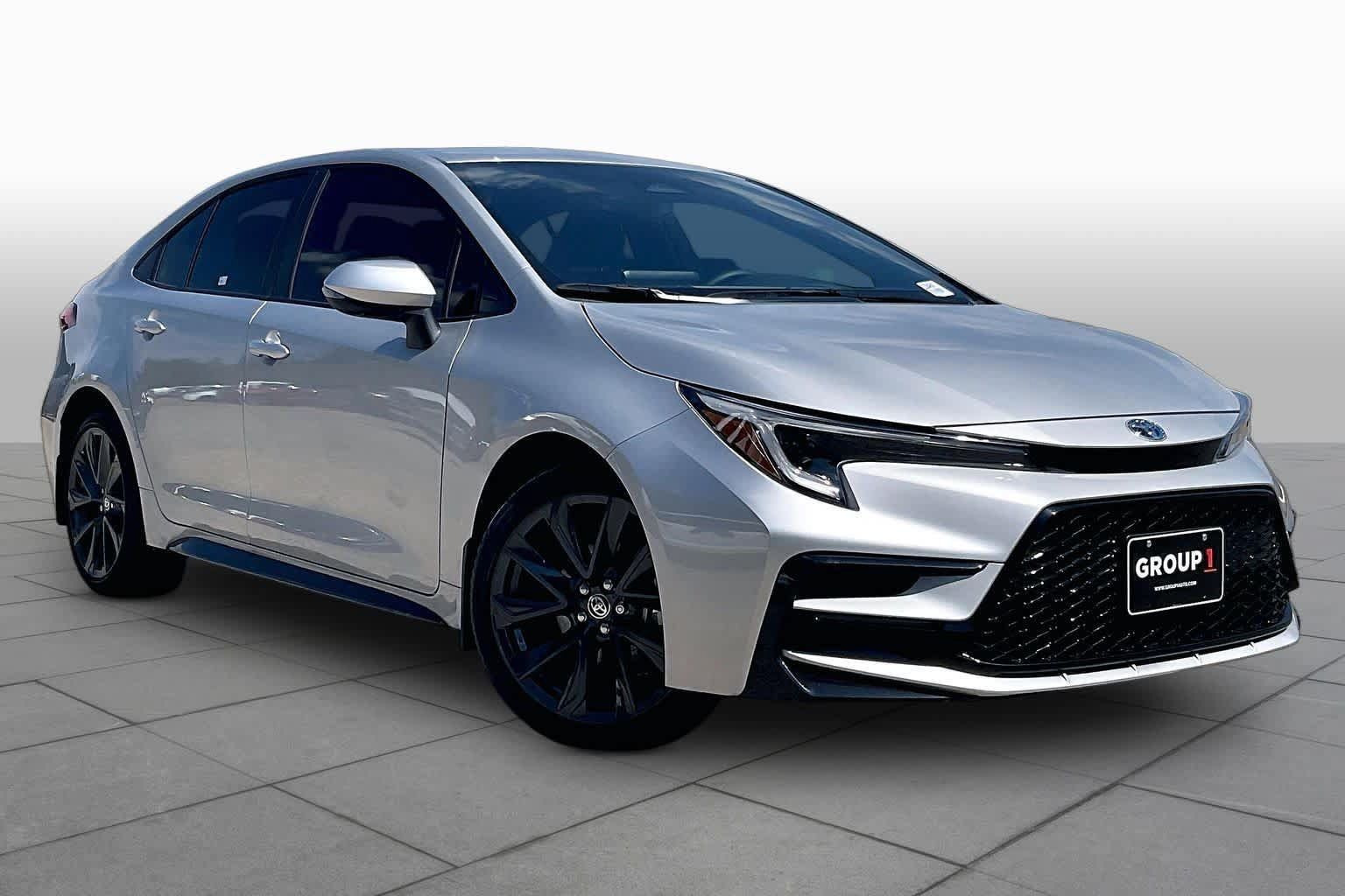 Used 2025 Toyota Corolla SE FWD image 3