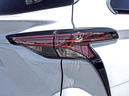 Used 2023 Toyota Sienna Limited AWD/4WD image 5