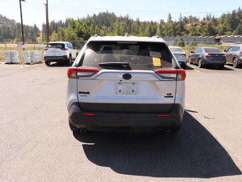 Used 2021 Toyota RAV4 LE AWD/4WD image 6