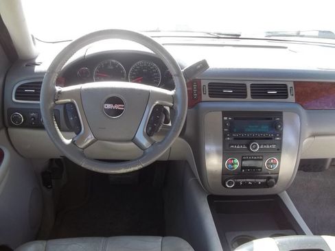 Used 2009 GMC Yukon XL SLT w/ SLT Chrome Edition image 9